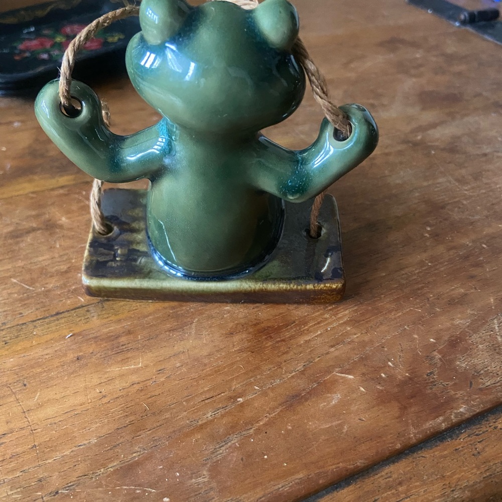 Vintage Glossy Ceramic Frog on a Swing Figurine - Picture 3 of 6